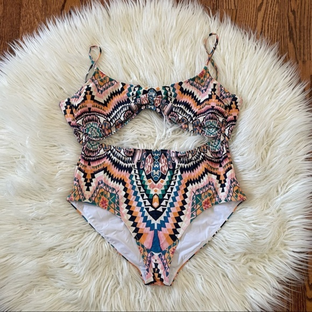 Athleta one piece cut out swimsuit size‎ Large petite